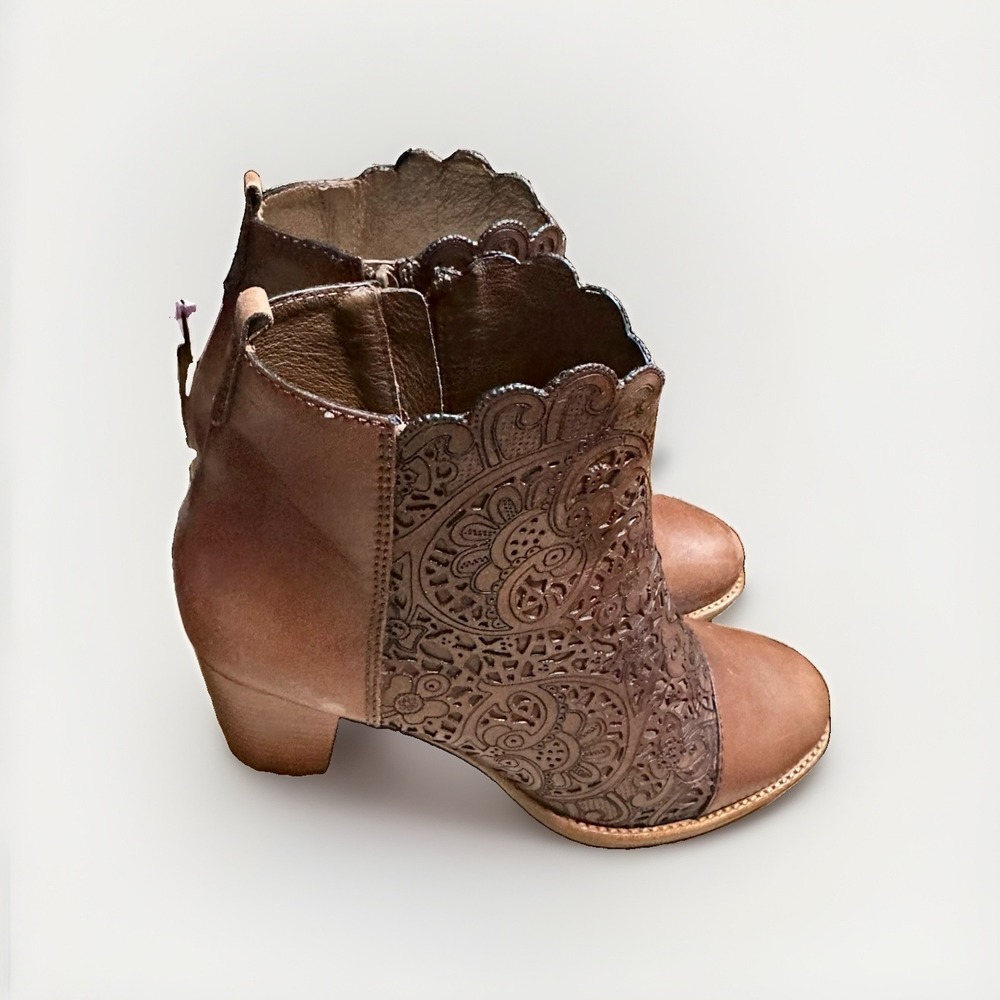 Brighton Brown Leather Booties Boots 8.5 Glory Luggage Embossed Cut Out Tooled